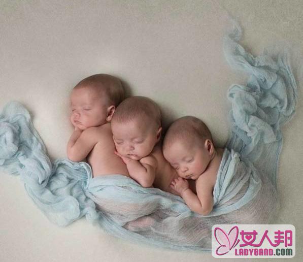 同卵三胞胎一模一样亲妈都分不清 林志颖一家五口四人一张脸