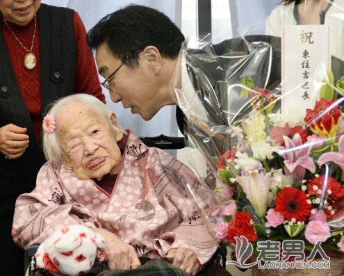 >日本老奶奶迎117岁生日 成“世界最长寿老人”（图）