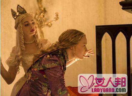 安妮·海瑟薇5年后再演白皇后 《爱丽丝梦游仙境2》中饰演相同角色