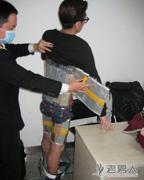 香港男子身绑94部iPhone入境被查获（图）