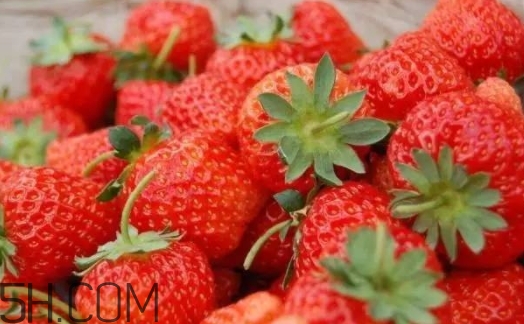 草莓红口红是什么颜色？草莓红口红效果图