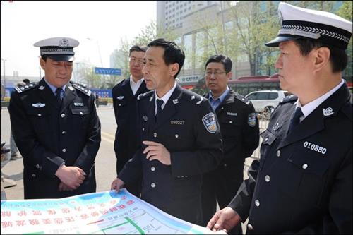 尹喜平局长检查指导省城火车站周边道路改造期间疏堵保畅工作