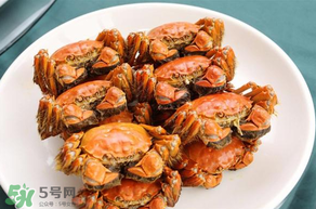 春天吃螃蟹应该选公的好还是母的好？春天螃蟹是公的好还是母的？