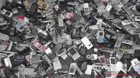 废旧手机提炼金子 每吨废手机能提取150克黄金