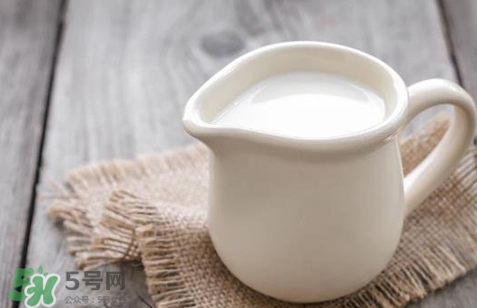 胃胀气可以喝牛奶吗？胃胀气喝牛奶会怎样？
