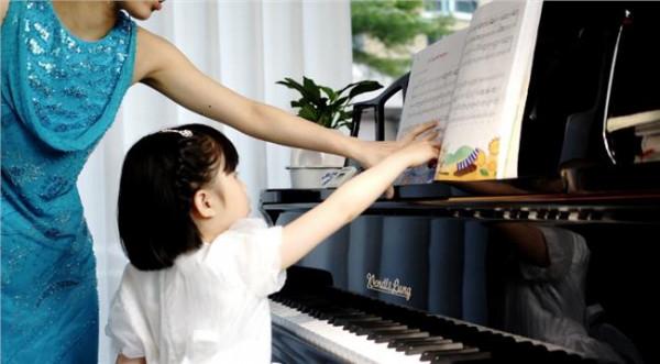 >梅思繁几岁开始学钢琴 新乡钢琴培训机构多吗?儿童学钢琴从几岁开始学比较好?