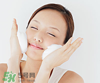 香皂洗完脸很涩怎么办 用香皂洗脸后皮肤干燥