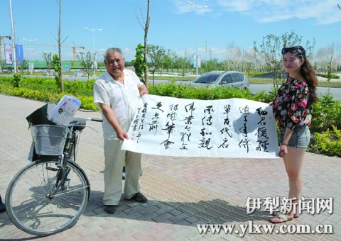 杨洲兴书法 扬州书画名家又捐40余幅佳作84岁老书法家吴树送来四尺书法