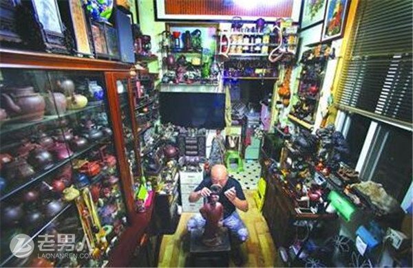 上海15平方米亭子间里“雪藏＂近2万件收藏＂珍品”
