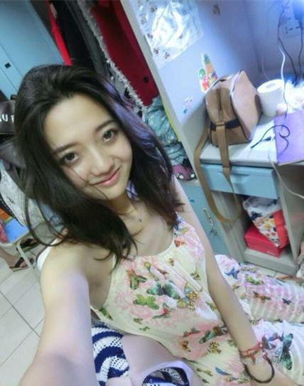 快乐星球邢凯轩 她是《快乐星球》中的吴佳佳 名叫李雪 今年21岁