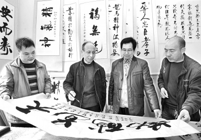 张会民书法 嵩县“农民书法家”创办个人工作室 曾到北京参展