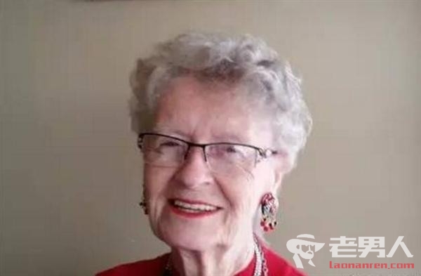 老奶奶当游戏主播 81岁高龄沉迷游戏20年