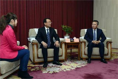 张鸿铭小阿里 张鸿铭陆兆禧代表杭州市政府和阿里巴巴接受媒体采访