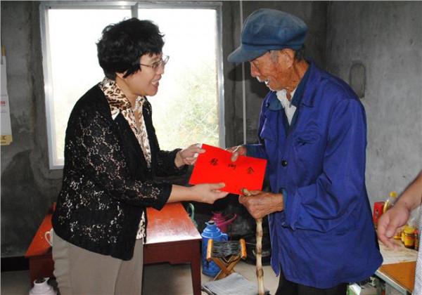 杜延安老婆 杜延安到我县看望慰问贫困党员、老党员