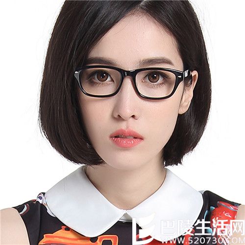 戴眼镜女生的长发发型适合戴眼镜女生的卷发发型戴眼镜适合什么刘海