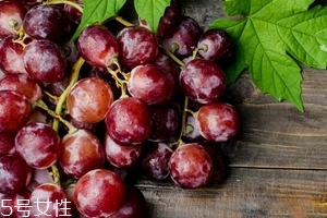 葡萄籽适合多大年龄吃？25岁女性必备