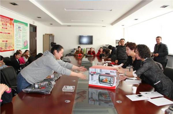 张义珍副部长 人社部副部长张义珍到张北县慰问我省“三支一扶”志愿者