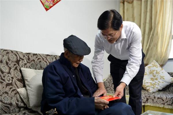 赵德明廖和明 赵德明看望慰问环卫工人、老年人 送去党和政府的关怀和
