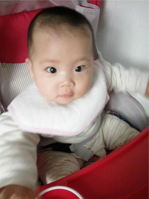 蔡君茹女儿 六月被二宝黏上 吴辰君带女儿泡汤