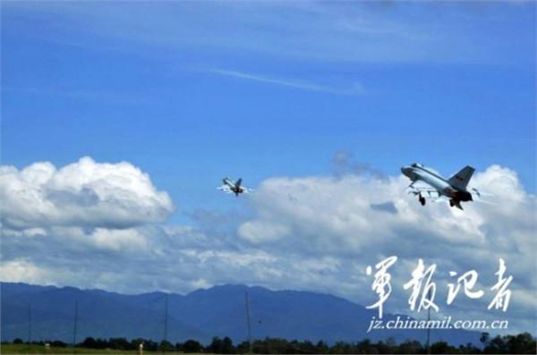 陈国庆商飞 中国海航新飞行员首次直接驾飞豹战机单飞成功