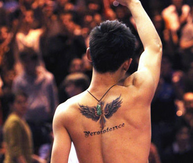 >【张继科背后纹身是一个英文单词】刘国梁:他像藏獒