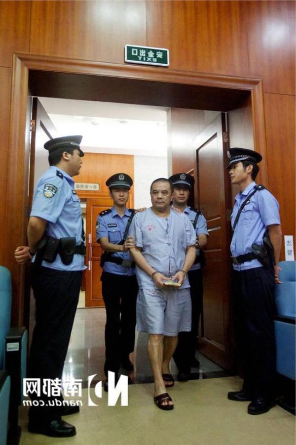 深圳女公安局长安惠君 深圳女公安局长受贿案续:又查出两名受贿官员