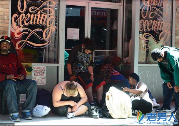 纽约惊现行尸走肉 三十多人吸食毒品过量躺街头