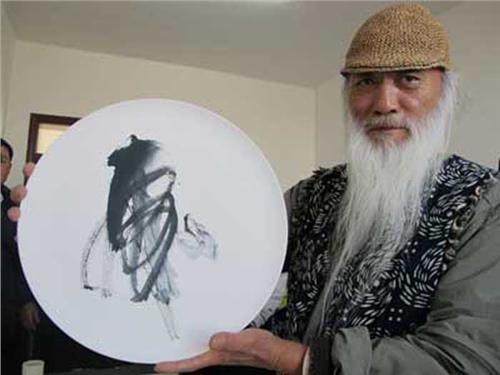 >著名武术家于承惠去世曾在海瓷艺术盘上“秀”书法