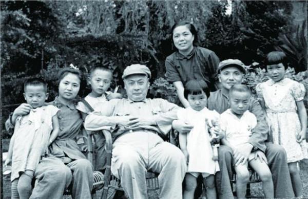 陈小蒙是谁的儿子 儿子陈丹淮撰文解密:陈毅逝世后 身患绝症的张茜