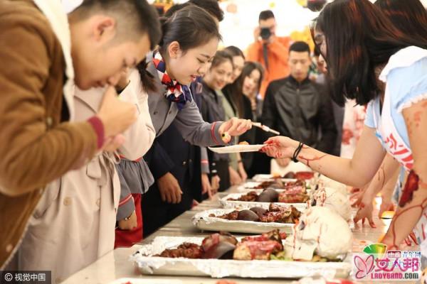 恐怖大餐：高校惊现黑暗料理引关注 人体大餐逼真恐怖