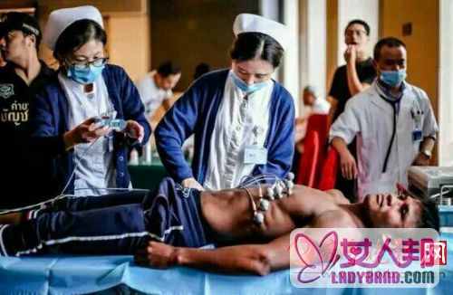 泰拳王播求钟情中国美女护士，身体反应把他出卖了