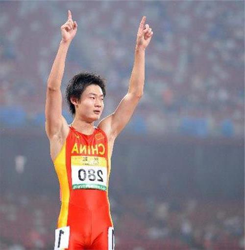 陈时伟百米成绩 张培萌10秒04刷新百米全国纪录 平今年世界最好成绩