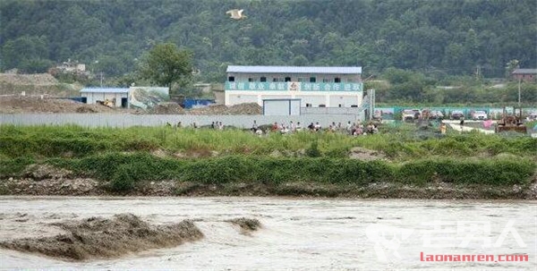 >四川三台县143名工人被困美丽岛 受上游水库放水影响