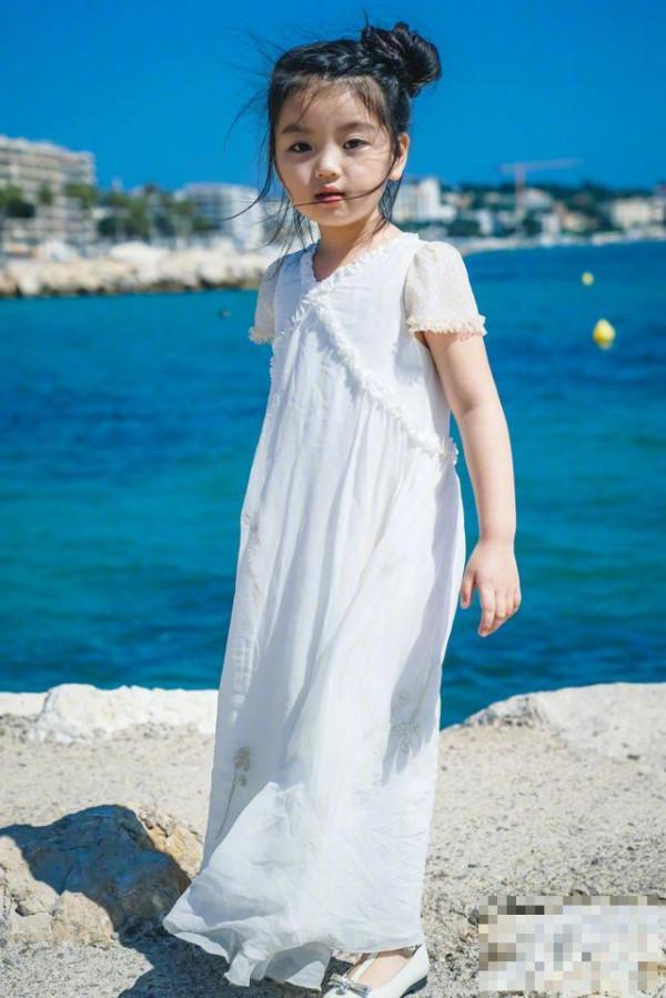 阿拉蕾为什么能上戛纳走红毯原因介绍 身穿Dior白裙可爱有灵气