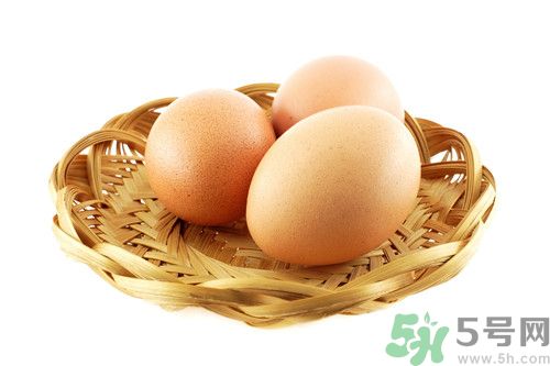 母鸡生出迷你蛋仅五毛硬币大 迷你蛋可以吃吗?