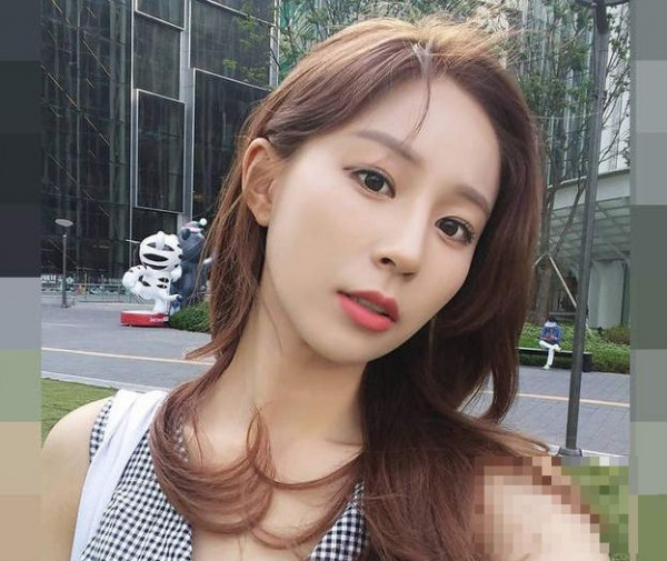 韩国广告模特Kim Bora在网络走红评为“360度无死角的气质美女”