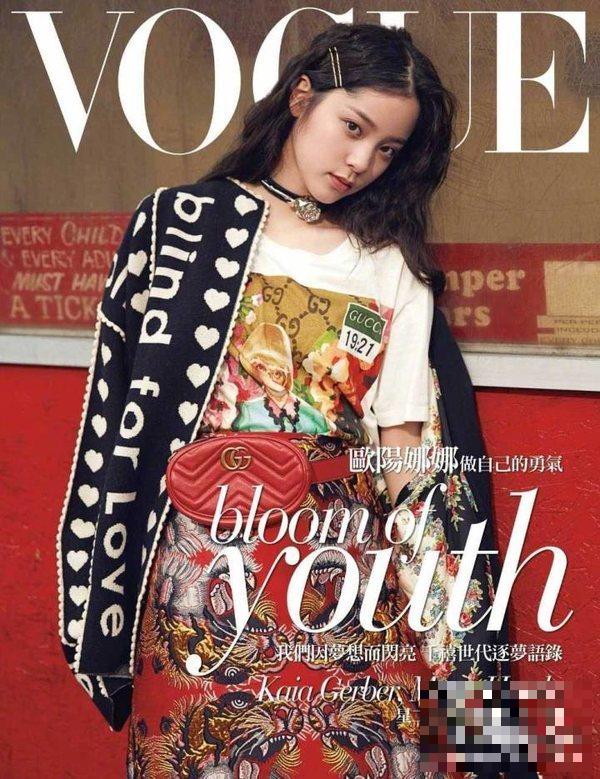 17岁小娜娜登杂志封面，妆容复古又可爱