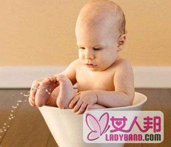 【婴儿几个月可以把尿】婴儿把尿时间_如何给宝宝把尿