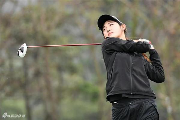 >刘冠军年纪 刘文博成高尔夫中巡赛最年轻女子冠军