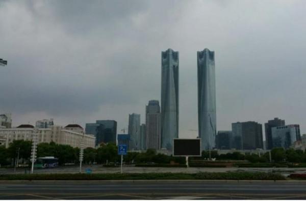 >郑东双子塔 300米 中国最高双子塔在郑州郑东新区动工开建