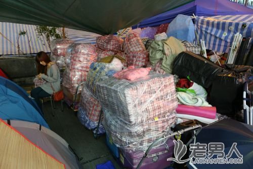 香港占中者从金钟及旺角撤走部分物资(图)