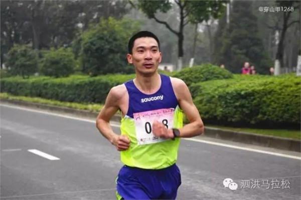 >李子成跑鞋 中国跑者 | 李子成 中国最成功的马拉松跑者