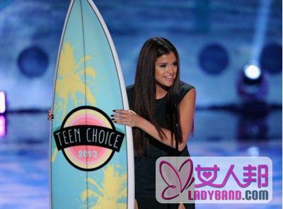 Selena Gomez自信出席2013 TCA青少年选择奖 获3项大奖