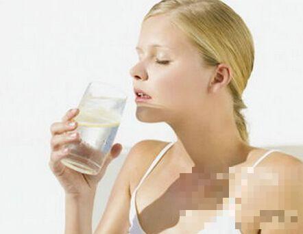 >喝水减肥法需要怎么喝水 在和喝水中减肥