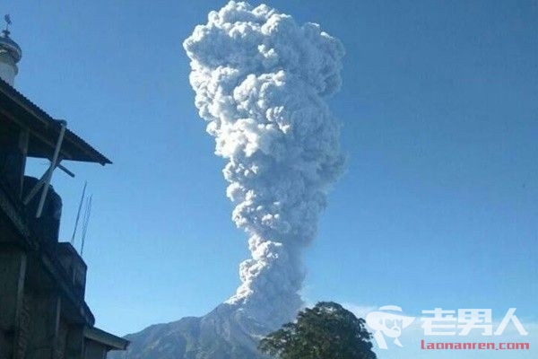 >印尼火山喷发引发轻微地震 尚未造成人员伤亡