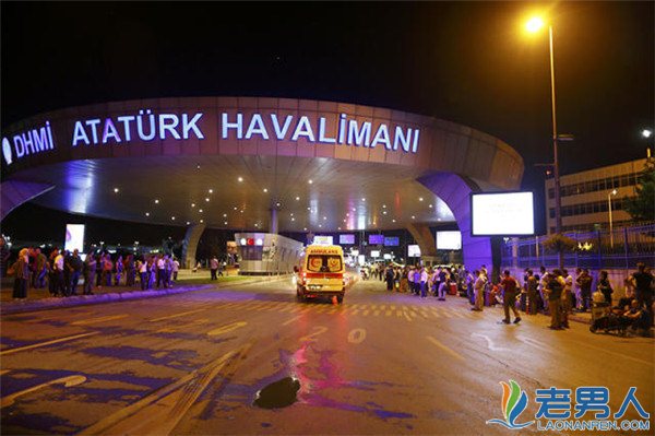 >土耳其伊斯坦布尔机场发生爆炸 导致50人死亡