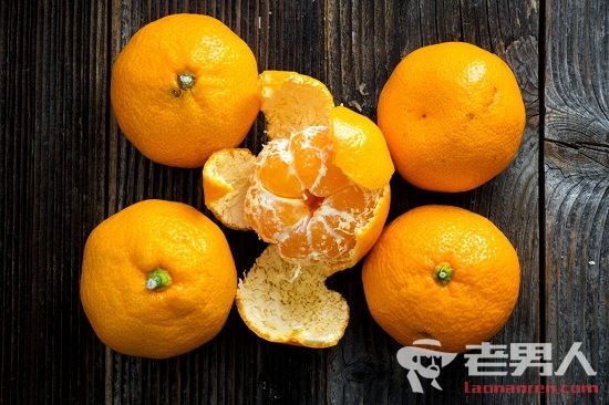 >吃20斤橘子险丧命 橘籽在肠道里堆积成肠梗阻