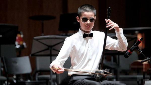 13岁盲童马成的音乐会：眼虽失明，心有灵犀