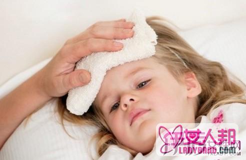 >宝宝发烧可以用凉水敷额头吗 正确的治疗宝宝发烧的好方法