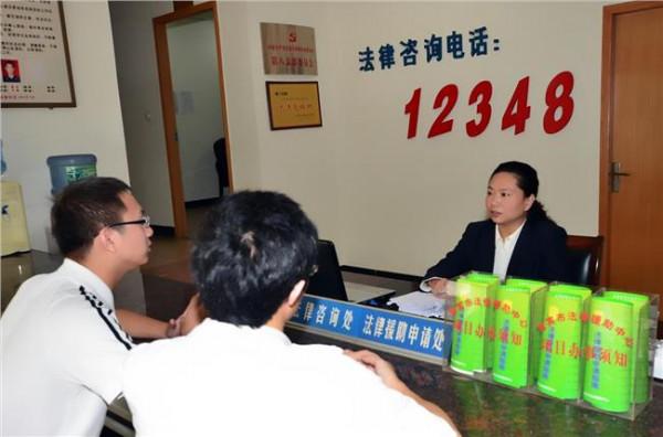 李国能律师 香港首席法官李国能望增法律援助 助市民诉讼
